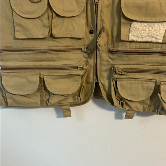 Crystal River Tan Fishing Vest size large. EUC. Outdoor fishing. Fly fishing.E3 - Picture 6 of 8